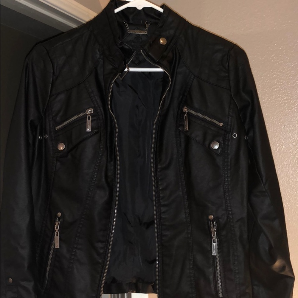 Medium Black leather jacket